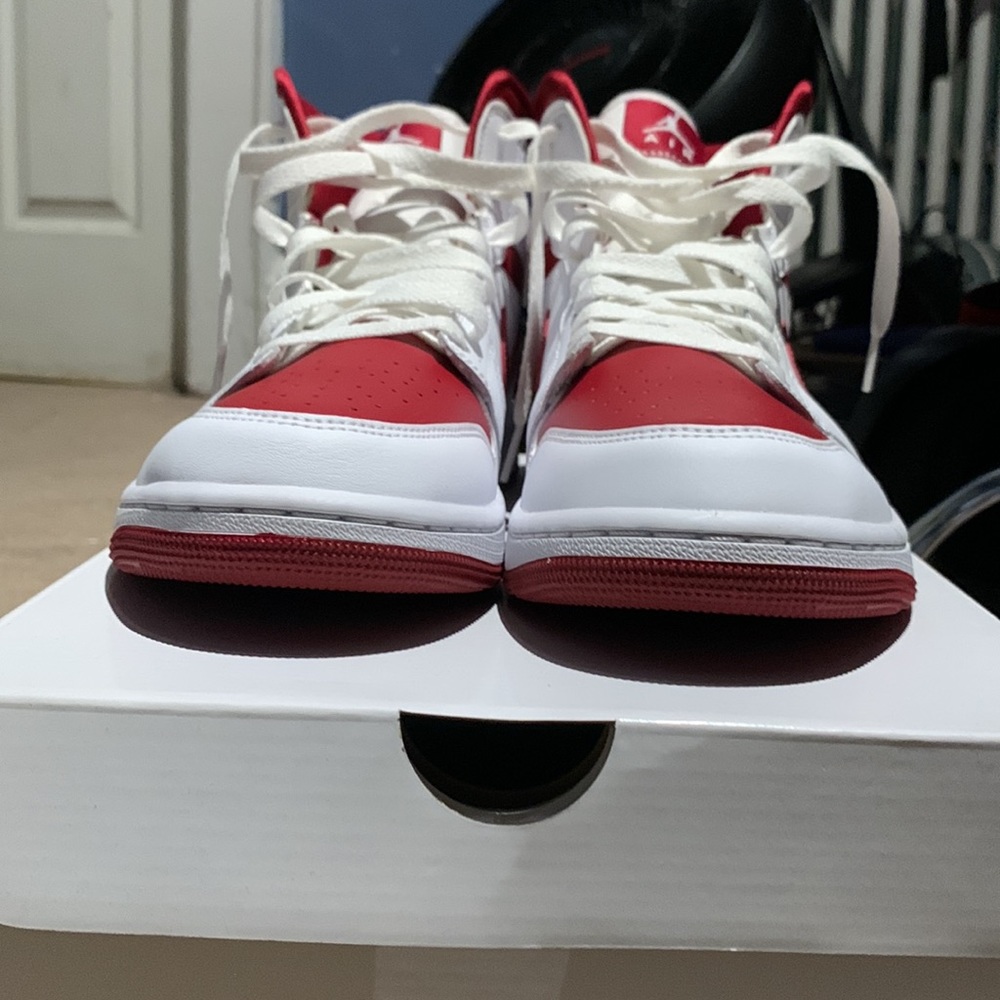 2022 Wmns Air Jordan 1 Mid 'White Pomegranate' - Picture 6 of 13
